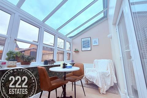 2 bedroom semi-detached house for sale, Glossop Close, Warrington