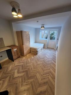 1 bedroom in a house share to rent, Bushfields, Loughton, IG10