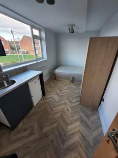 1 bedroom in a house share to rent, Bushfields, Loughton, IG10