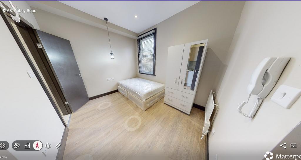 Bright, freshly refurbished single bedroom with...