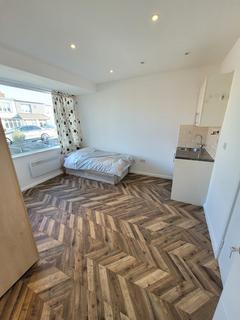 undefined, King George VI Avenue, Tilbury, RM18