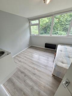 2 bedroom house share to rent, Sanctuary Close, Uxbridge, UB9