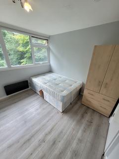 2 bedroom house share to rent, Sanctuary Close, Uxbridge, UB9