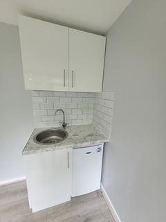 2 bedroom house share to rent, Sanctuary Close, Uxbridge, UB9
