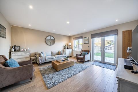 undefined, Admiral Way, Surrey GU7