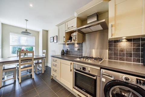 undefined, Admiral Way, Surrey GU7