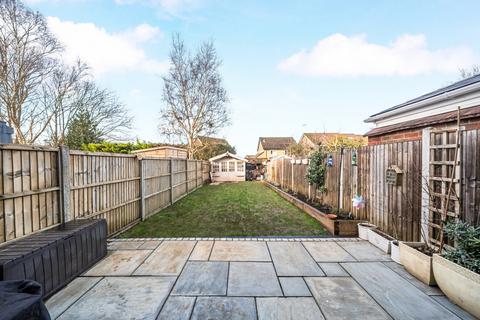 undefined, Admiral Way, Surrey GU7
