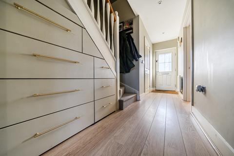 undefined, Admiral Way, Surrey GU7