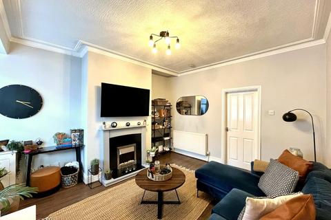 2 bedroom terraced house to rent, Hyde Grove, Sale