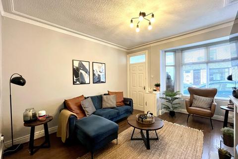 2 bedroom terraced house to rent, Hyde Grove, Sale