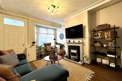 2 bedroom terraced house to rent, Hyde Grove, Sale