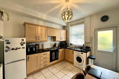 2 bedroom terraced house to rent, Hyde Grove, Sale