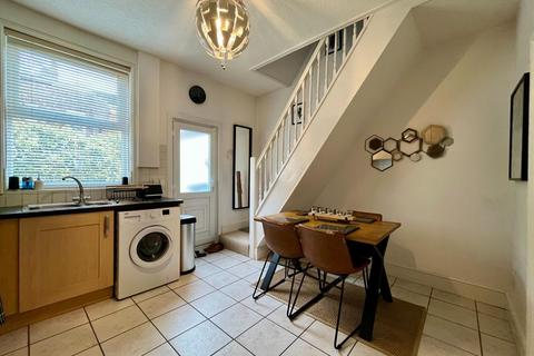 2 bedroom terraced house to rent, Hyde Grove, Sale
