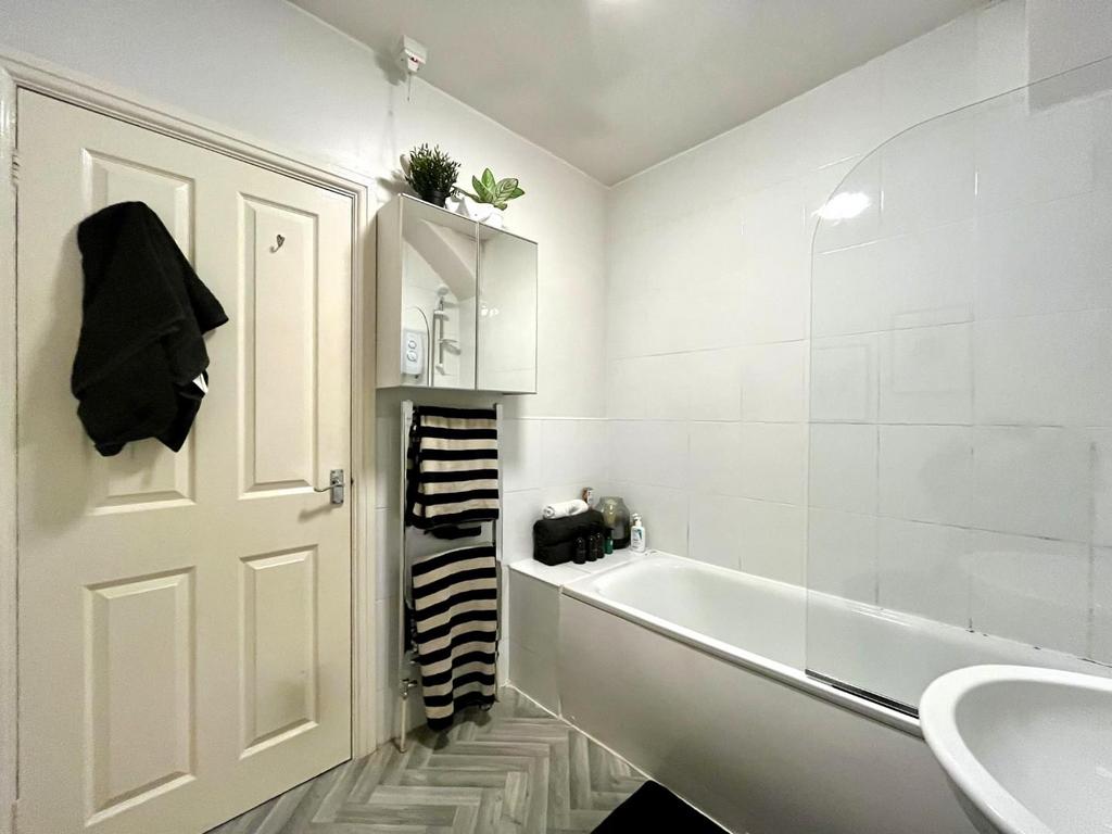 Bathroom Aspect 2