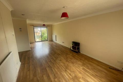 3 bedroom semi-detached house to rent, Archangel Gardens, Ipswich IP2