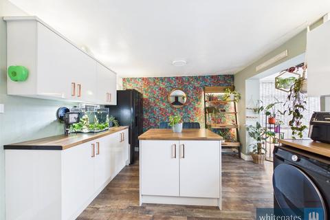 3 bedroom semi-detached house for sale, Hopkinson Drive, Bradford, West Yorkshire, BD4