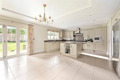 5 bedroom detached house for sale, Robins Gardens, Hampshire GU51