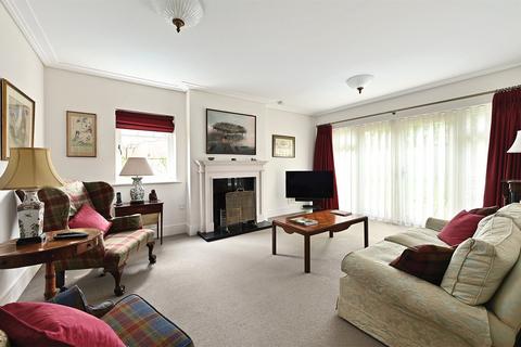 5 bedroom detached house for sale, Robins Gardens, Hampshire GU51