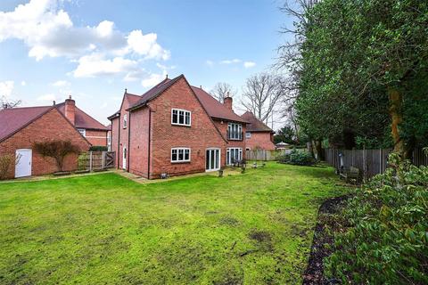 5 bedroom detached house for sale, Robins Gardens, Hampshire GU51