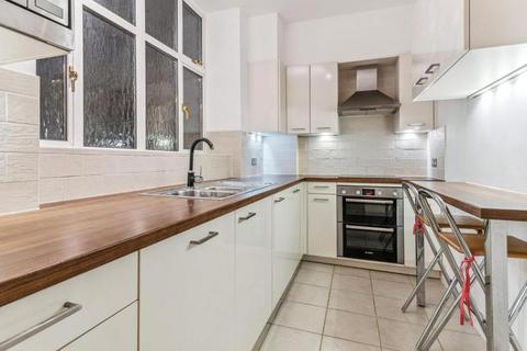 3 bedroom apartment to rent, Cunningham Place, London NW8