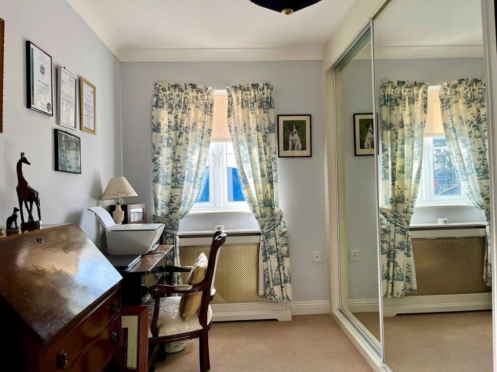 Bedroom 3/Study