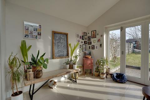 3 bedroom semi-detached house for sale, New Cheveley Road, Newmarket CB8