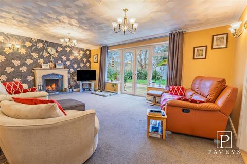 4 bedroom semi-detached house for sale, Hawkins Road, Alresford, Colchester
