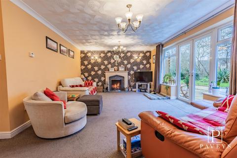 4 bedroom semi-detached house for sale, Hawkins Road, Alresford, Colchester