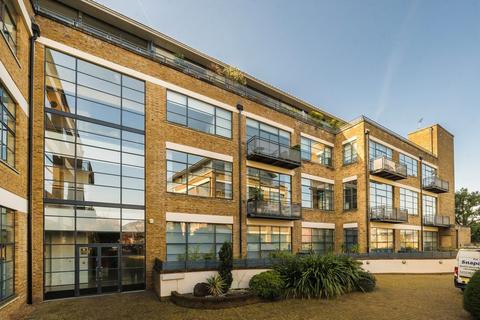 3 bedroom flat to rent, Evershed Walk, London W4