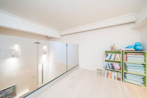 3 bedroom flat to rent, Evershed Walk, London W4