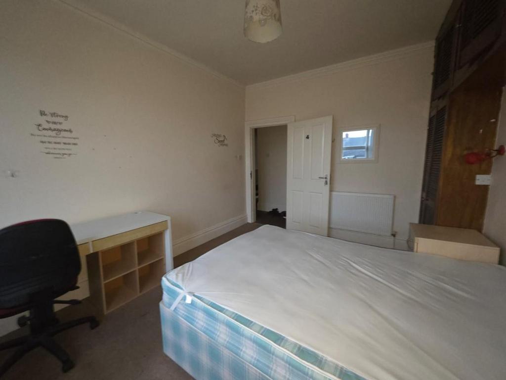 Bedroom 4.jpg