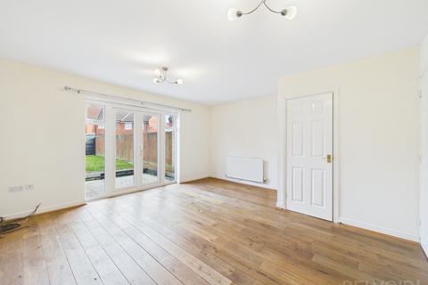 3 bedroom terraced house to rent, Fieldfare Close, Stowmarket, IP14