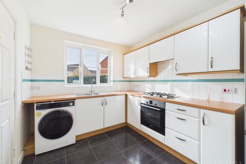 3 bedroom terraced house to rent, Fieldfare Close, Stowmarket, IP14