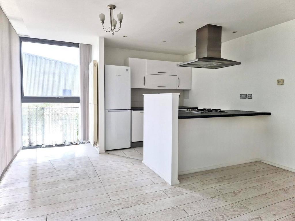 1 Bedroom Apartment with a large terrace to let i