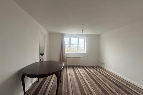 2 bedroom flat to rent, Lovegrove Drive, Slough, Berkshire, SL2