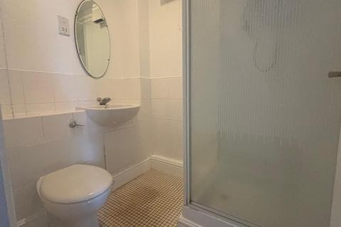 2 bedroom flat to rent, Lovegrove Drive, Slough, Berkshire, SL2