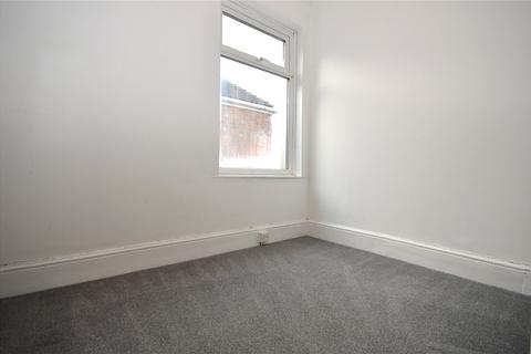 3 bedroom terraced house to rent, York Road, Swindon, Wiltshire, SN1