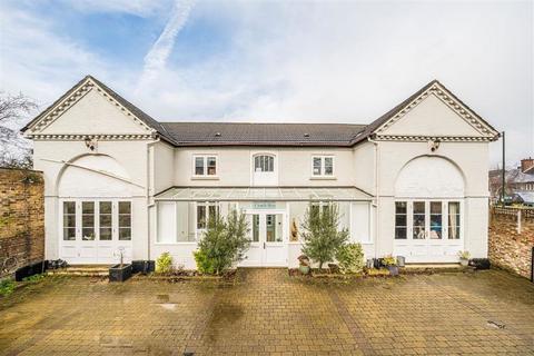 undefined, Twickenham Road, Teddington TW11