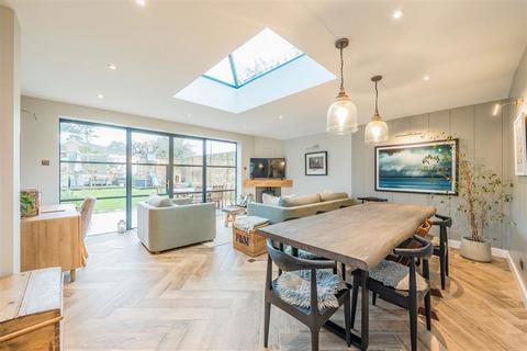 undefined, Twickenham Road, Teddington TW11