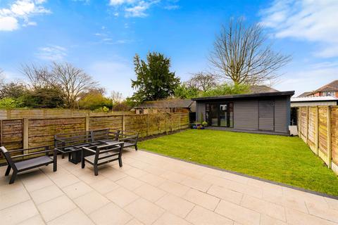 4 bedroom semi-detached house for sale, Marford Crescent, Sale
