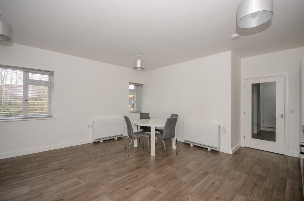 Living area pic 3.jpg