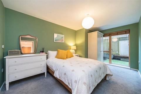 2 bedroom flat for sale, Decima Street, London SE1
