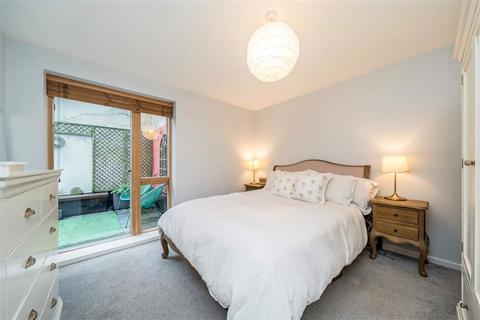 2 bedroom flat for sale, Decima Street, London SE1