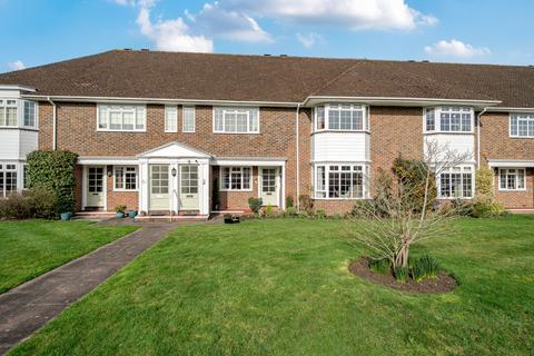 2 bedroom flat to rent, Trafalgar Court, Surrey GU9
