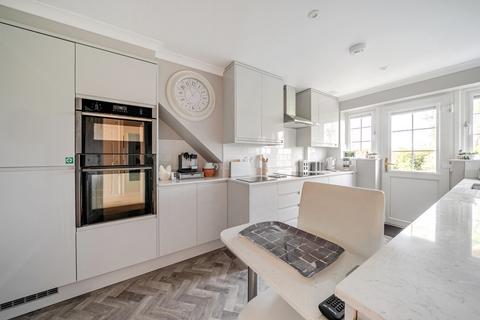 2 bedroom flat to rent, Trafalgar Court, Surrey GU9