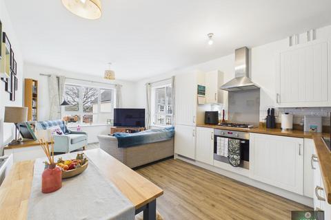 2 bedroom flat for sale, Bedivere Road, Crawley RH11