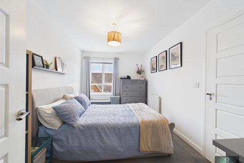 2 bedroom flat for sale, Bedivere Road, Crawley RH11