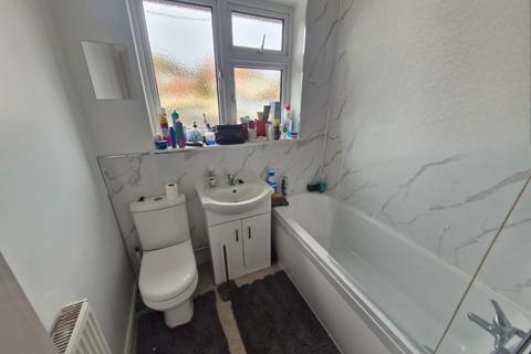 2 bedroom maisonette for sale, London Road, Delapre NN4