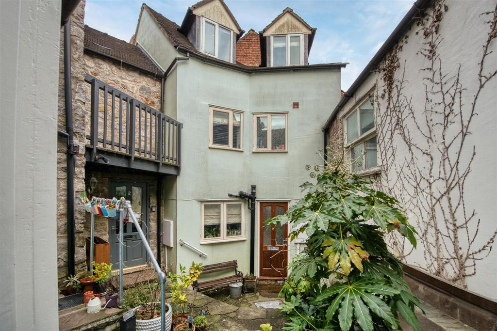 Front of the home.jpg
