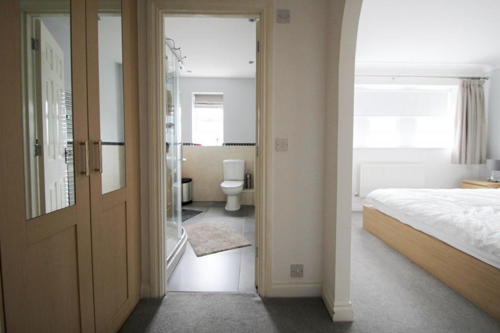 Bedroom 2 dressing a